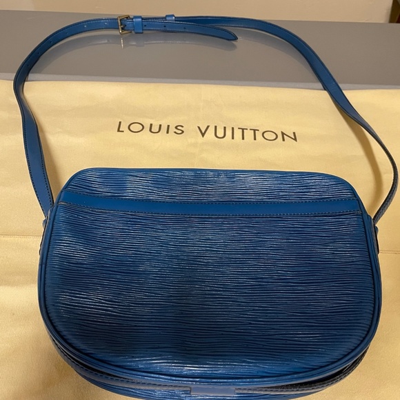 Auth Louis Vuitton Jeune Fille - Picture 2 of 16